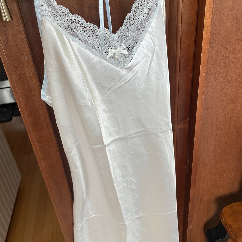 NWT  Bride Robe - Picture 6 of 16